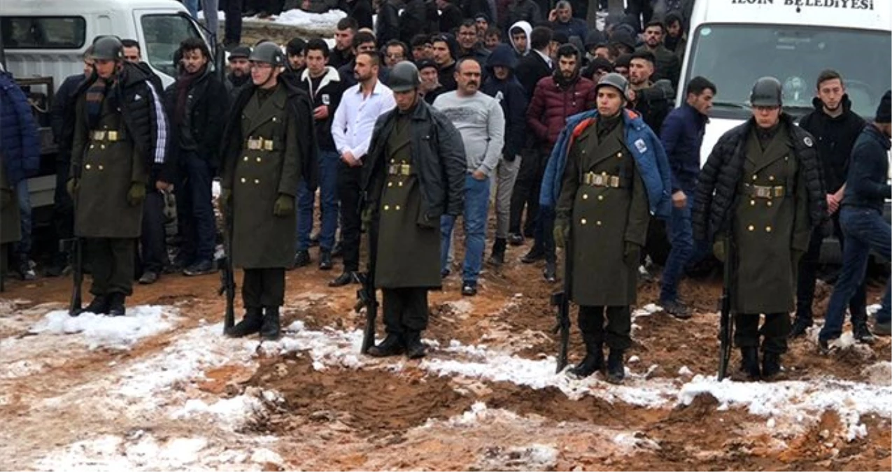 Şehit cenazesinde askerlere montlarını giydiren çocuklardan biri o anları anlattı