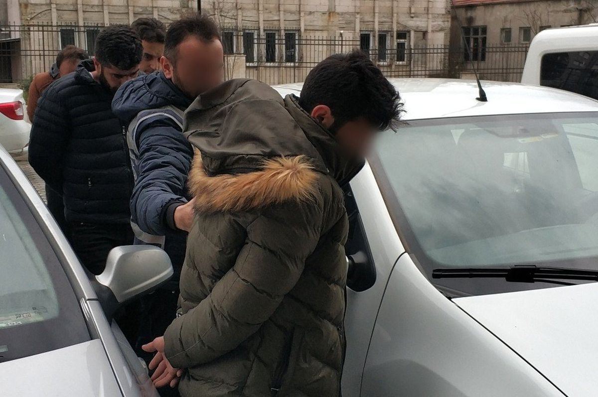 "Adın FETÖ\'ye karıştı" deyip evdeki para ve altınları alan sahte polisler tutuklandı