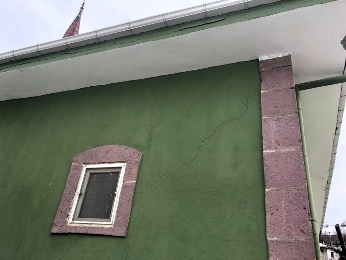 Ahmetadil köyü depremi derinden hissetti