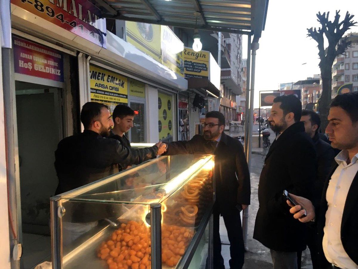 AK Parti İl Başkanı Gür esnafın sorunlarını dinledi