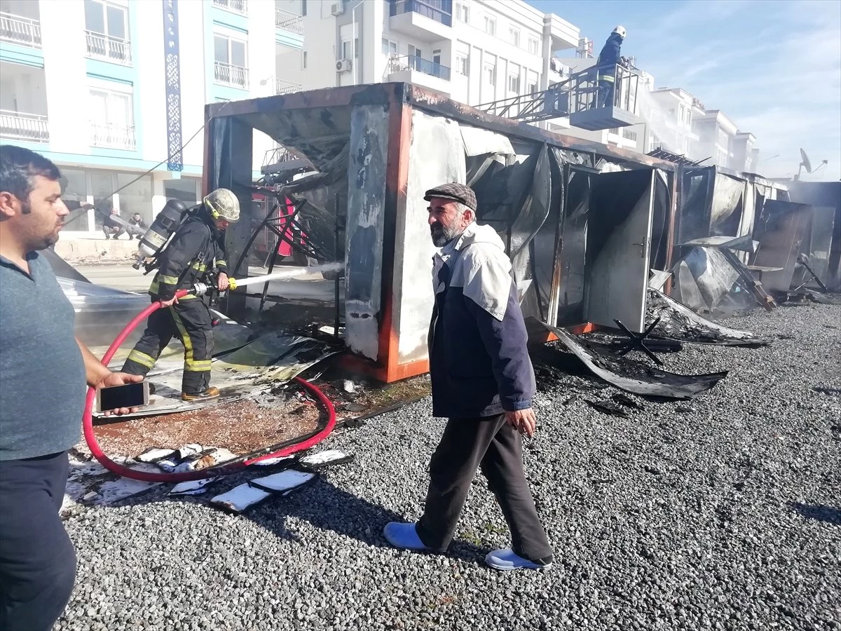 Antalya\'da işçilerin kaldığı konteynerlerde yangın çıktı