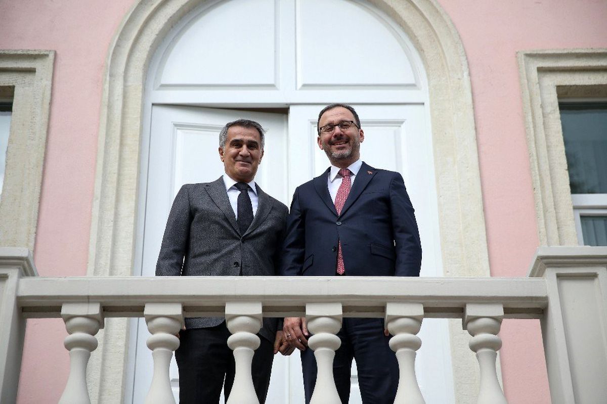 Bakan Kasapoğlu\'ndan Şenol Güneş\'e ziyaret