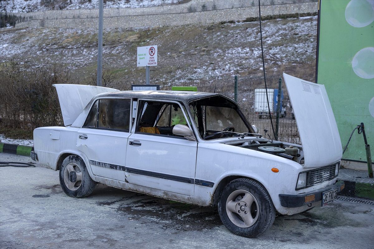 Başkentte, LPG\'li otomobil akaryakıt istasyonunda yandı