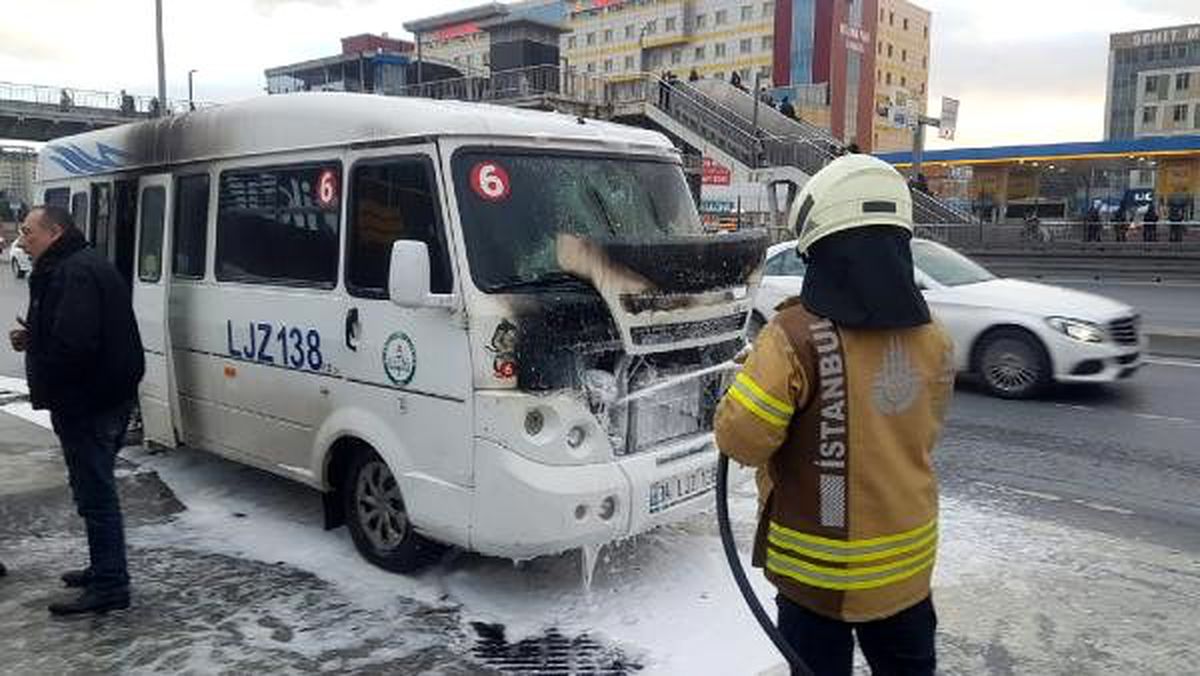 Beylikdüzü\'nde öğrenci servisinde yangın