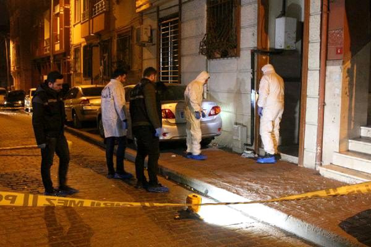Beyoğlu\'nda aynı dakikalarda iki patlama