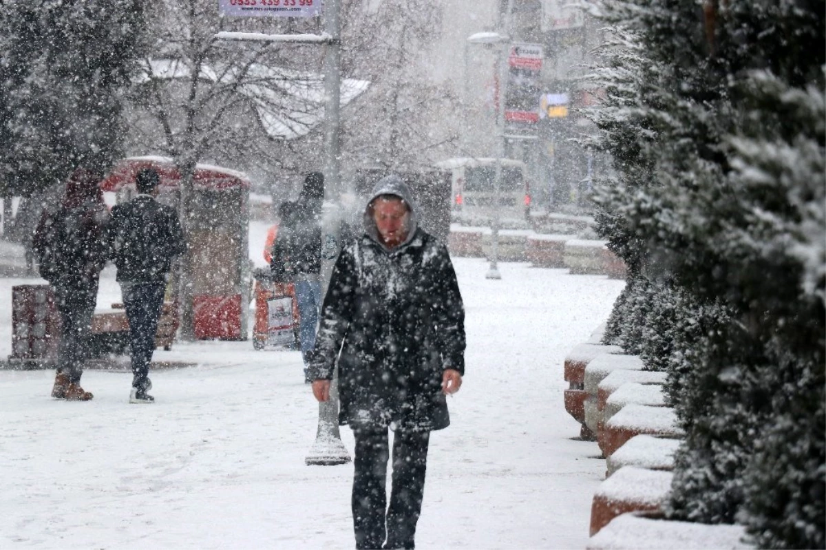 Bolu kent merkezi karla kaplandı