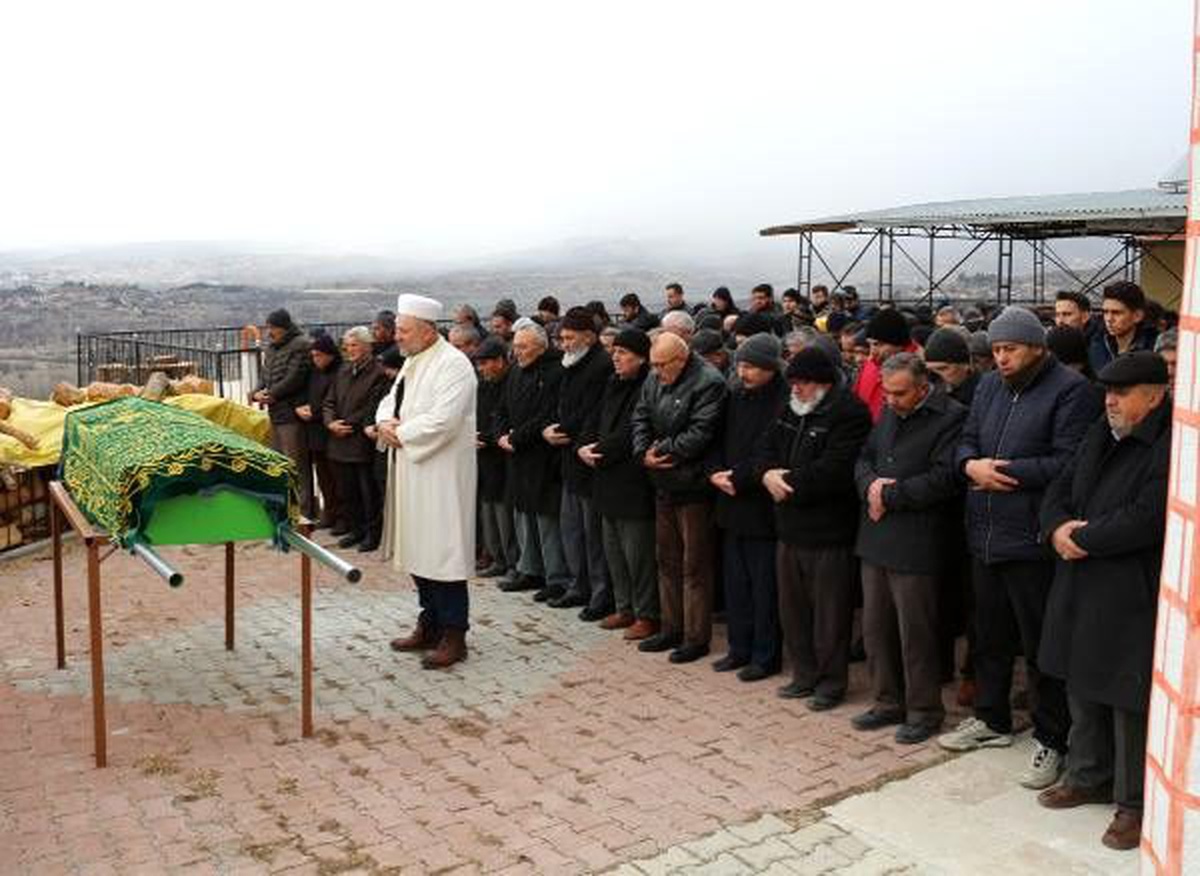 Çankırı\'da sobadan zehirlenen çift toprağa verildi