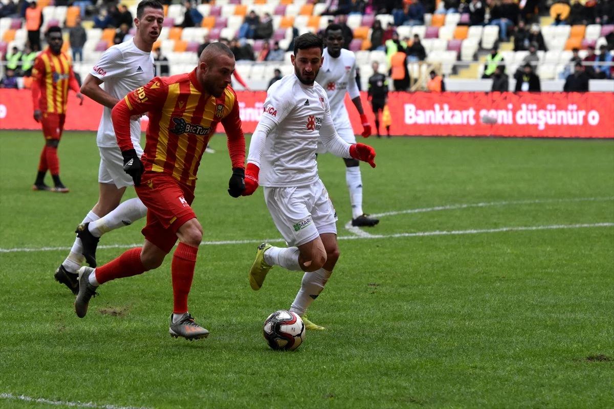 Demir Grup Sivasspor, Yeni Malatyaspor\'a 2-1 yenilse de Türkiye Kupası\'nda çeyrek finale yükseldi