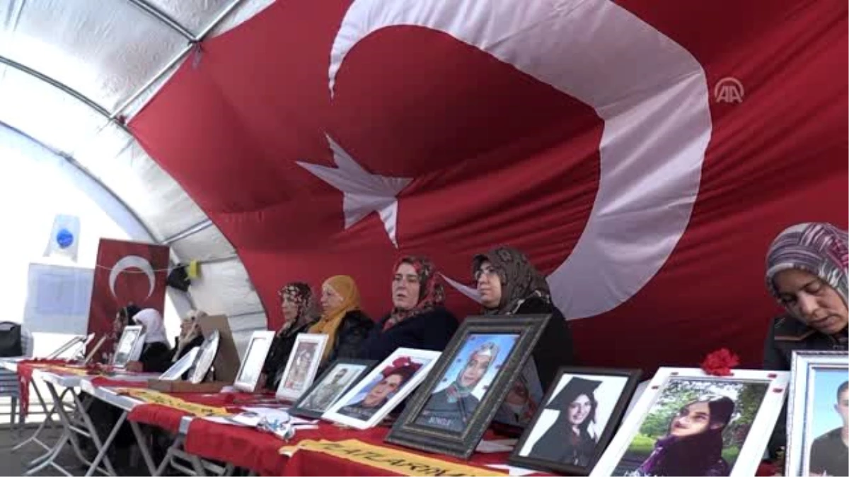 Diyarbakır annelerinin oturma eylemine bir anne daha katıldı