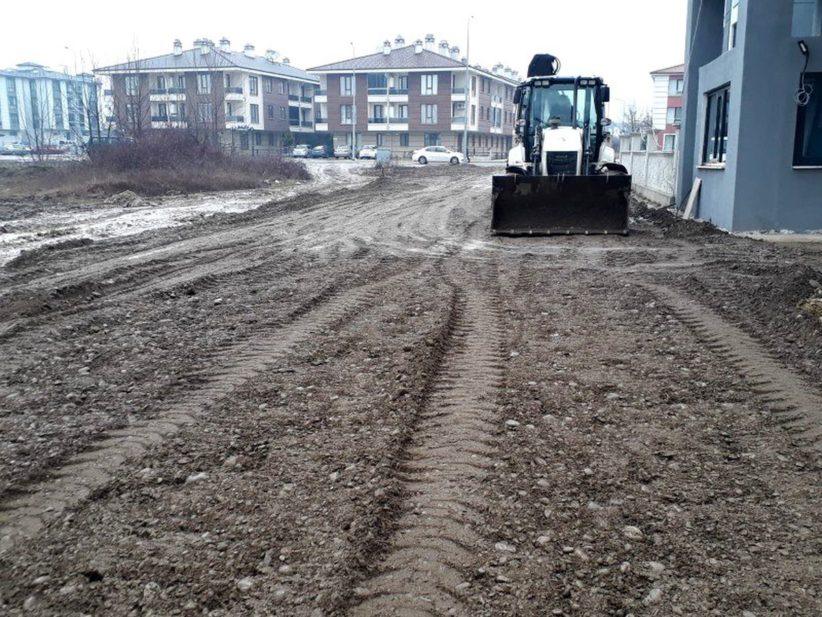 Düzce Belediyesi yol eksikleri tamamlanıyor