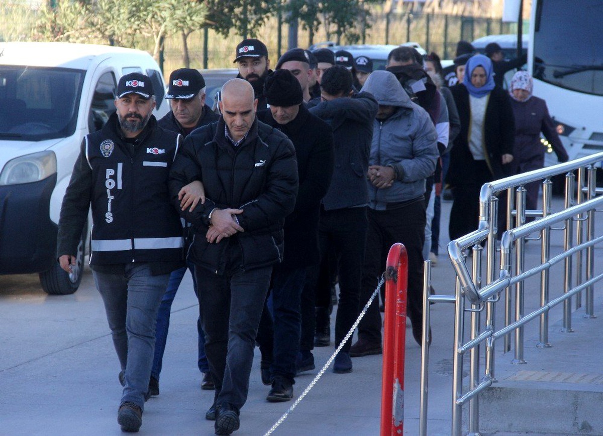 Eski emniyet müdürü FETÖ\'den tutuklandı