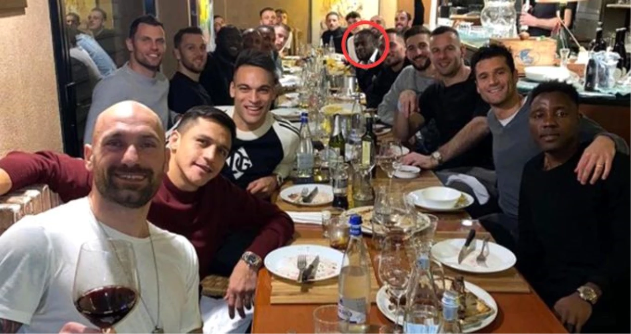 F.Bahçe\'den ayrılması beklenen Victor Moses, Inter takım yemeğinde görüldü