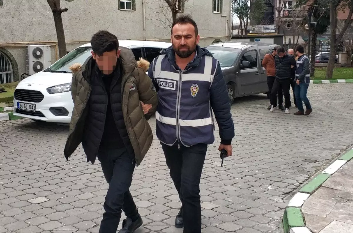 "FETÖ\'ye adın karıştı" diyerek evlerde arama yapıp para ve altınları alan sahte polisler yakalandı