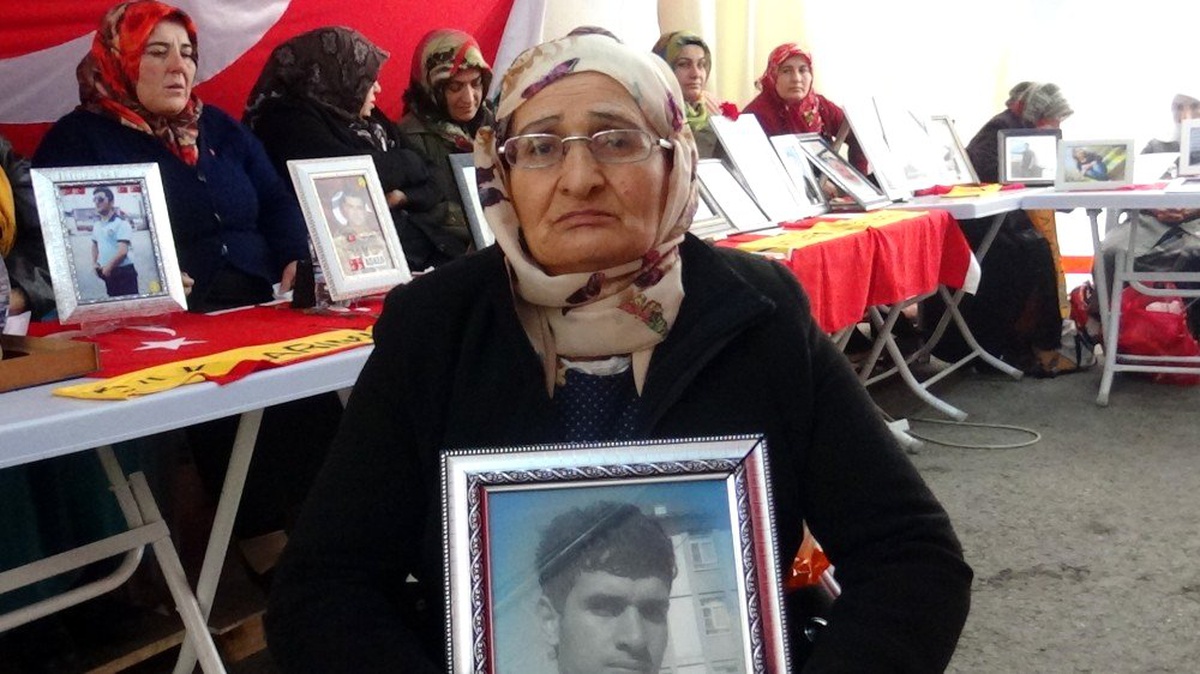 HDP önünde evlat nöbeti tutan ailelerin sayısı 72\'ye yükseldi