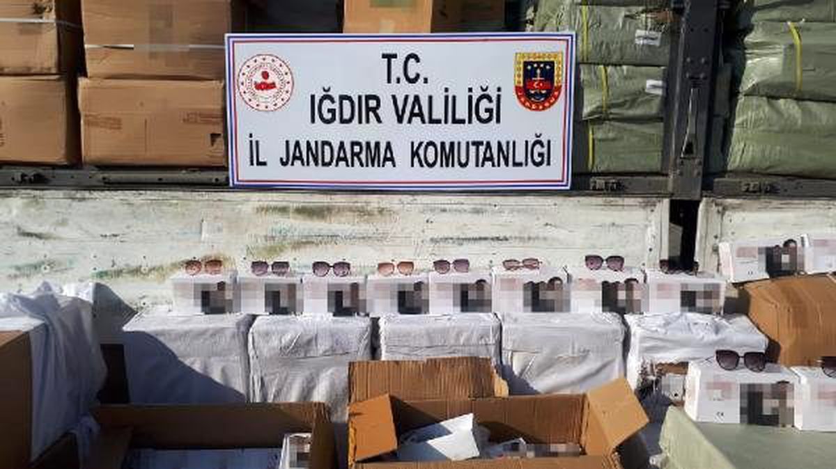 Iğdır\'da 11 milyon lira değerinde kaçak güneş gözlüğü ele geçirildi