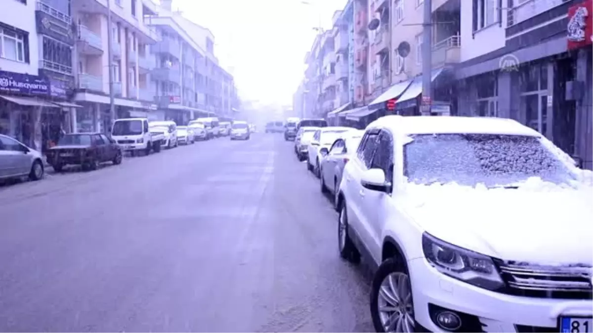 Kar yağışı trafiği olumsuz etkiledi