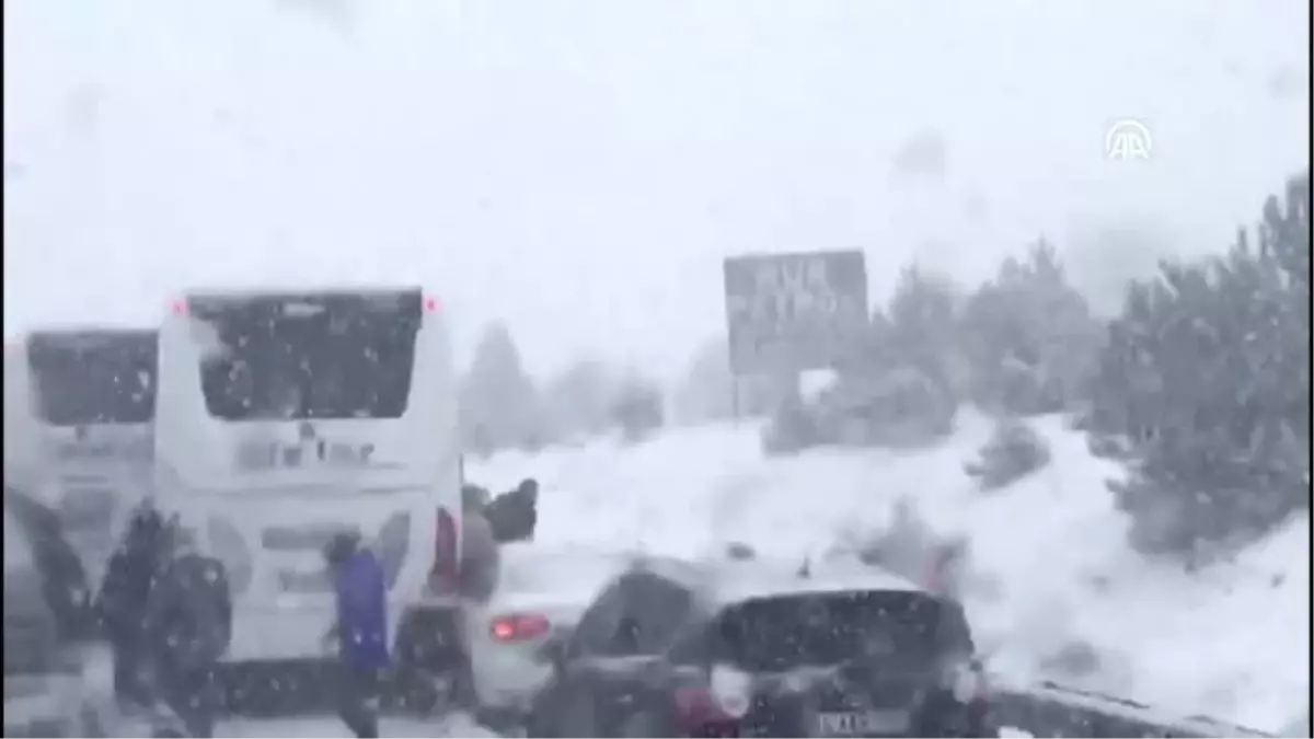 Karabük-Gerede kara yolunda zincirleme kaza nedeniyle ulaşım sağlanamıyor (2)