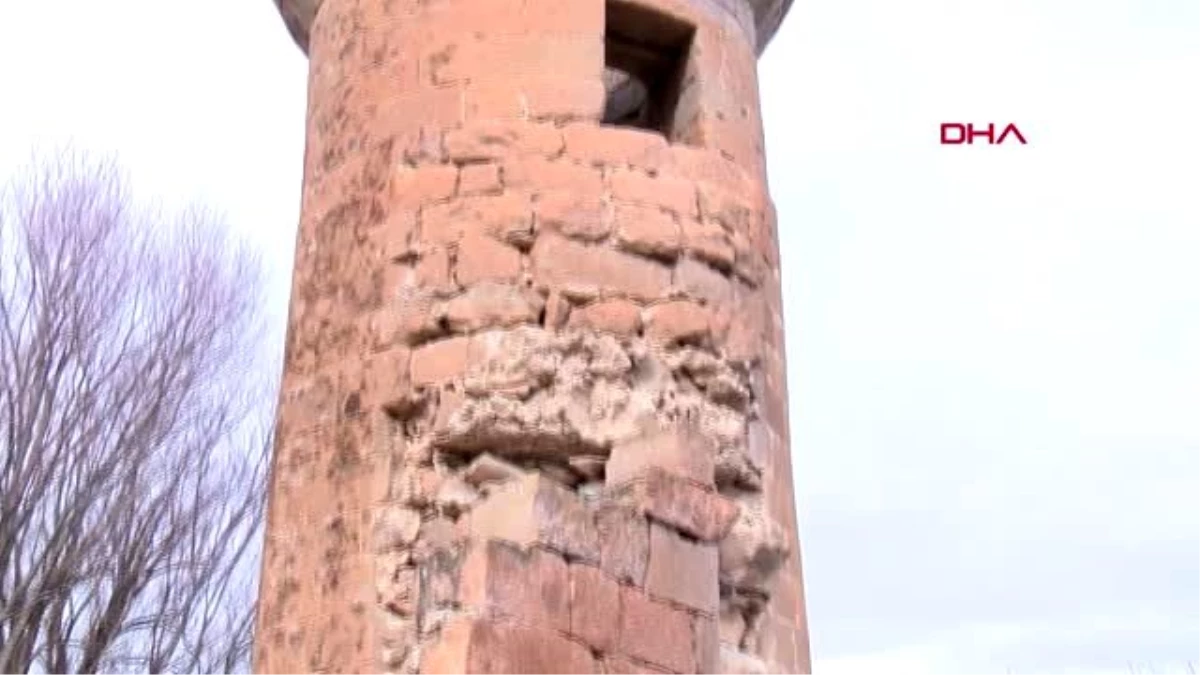 Kayseri yıkılan tarihi camiden geriye minaresi kaldı
