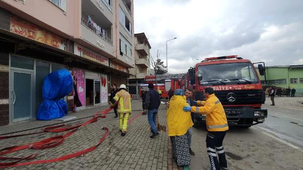 Kömür deposundaki yangından apartmandaki 10 kişi etkilendi