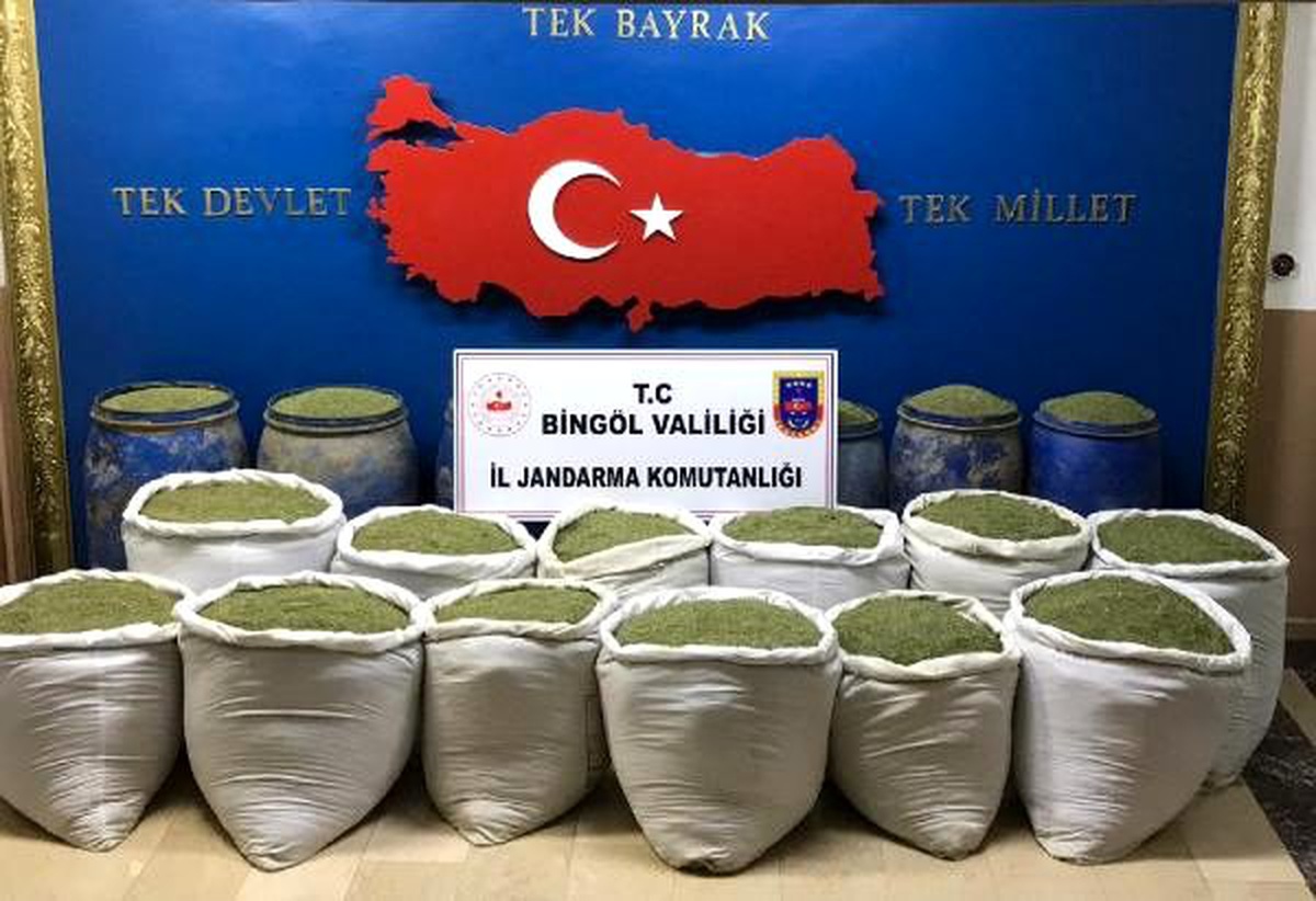 Lice\'de, toprağa gömülü 1 ton 351 kilo esrar bulundu