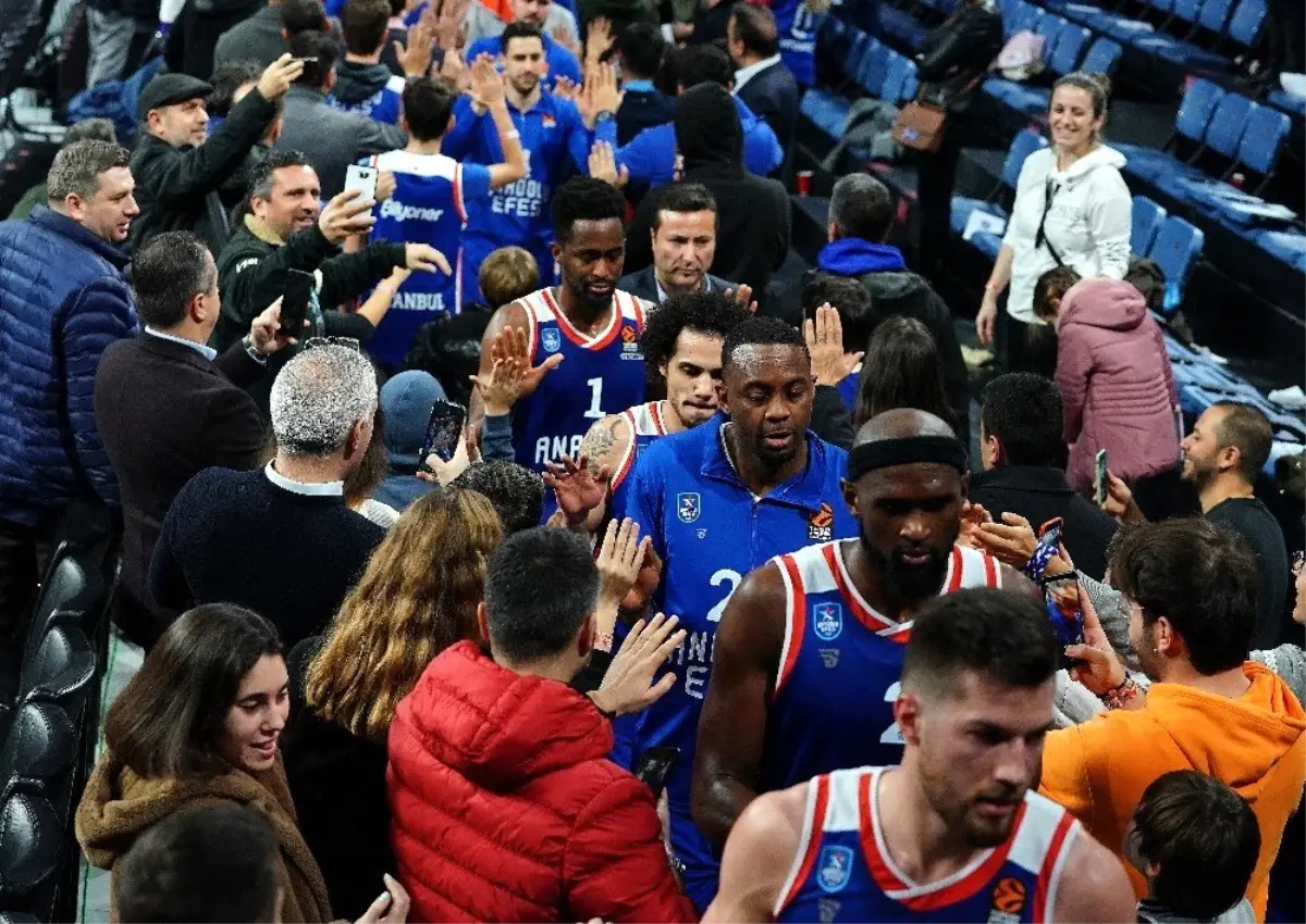 Lider Anadolu Efes, zorlu Real Madrid deplasmanında