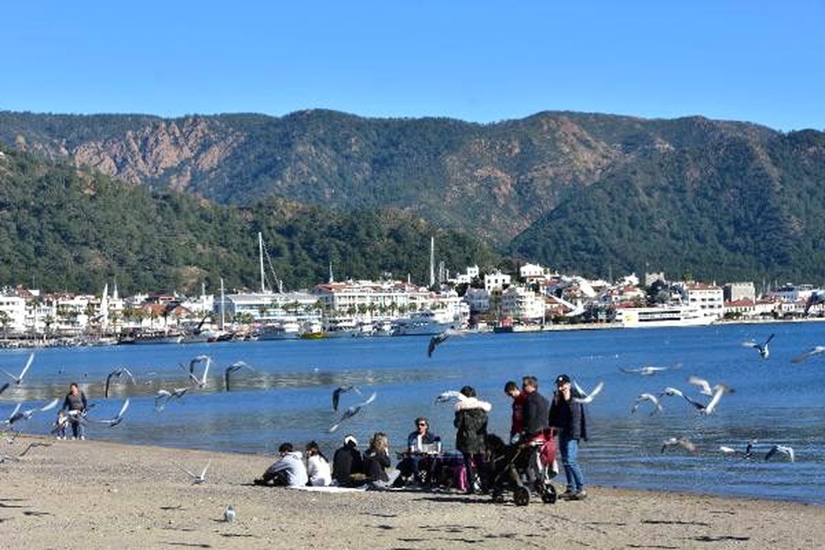 Marmaris\'te Ocak ayında yazdan kalma günler