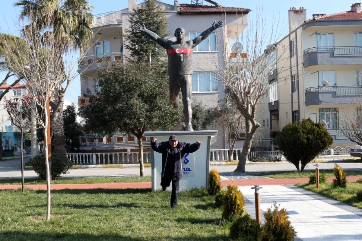 Milli Atlet İsmail Akçay\'ın ismi İzmir\'de ölümsüzleşiyor