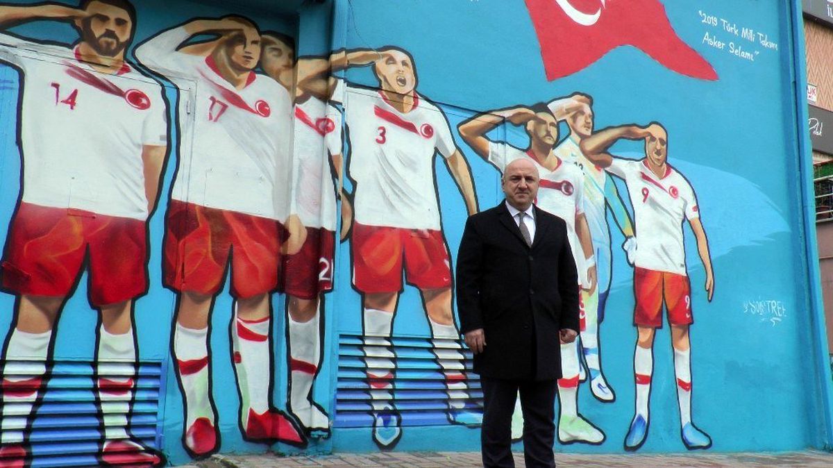 Milli Takım\'ın asker selamı Kocaeli\'de ölümsüzleştirildi