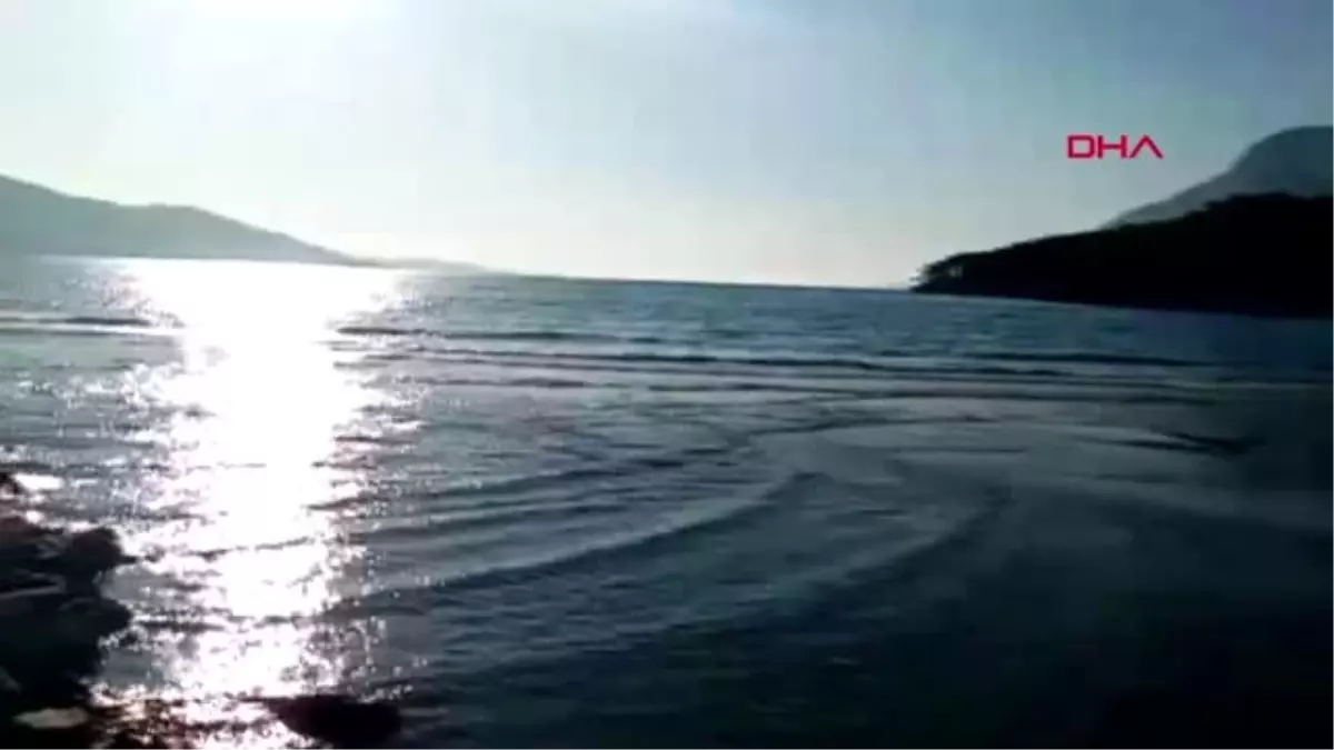 Muğla akyaka\'da deniz yine çekildi