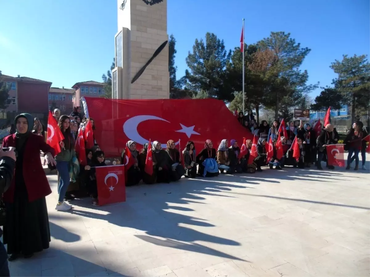 Öğrencilerden Hava Şehitliğine ziyaret