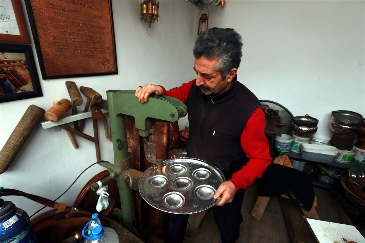 Osmanlı sarayının tabildot kabı "honça", "gelin damat tepsisi" olarak geleceğe taşınıyor