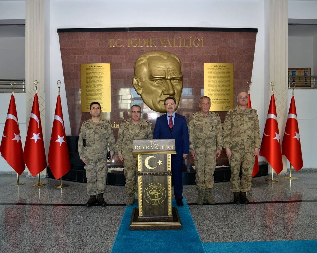 Tümgeneral Koç\'tan Vali Ünlü\'ye Ziyaret