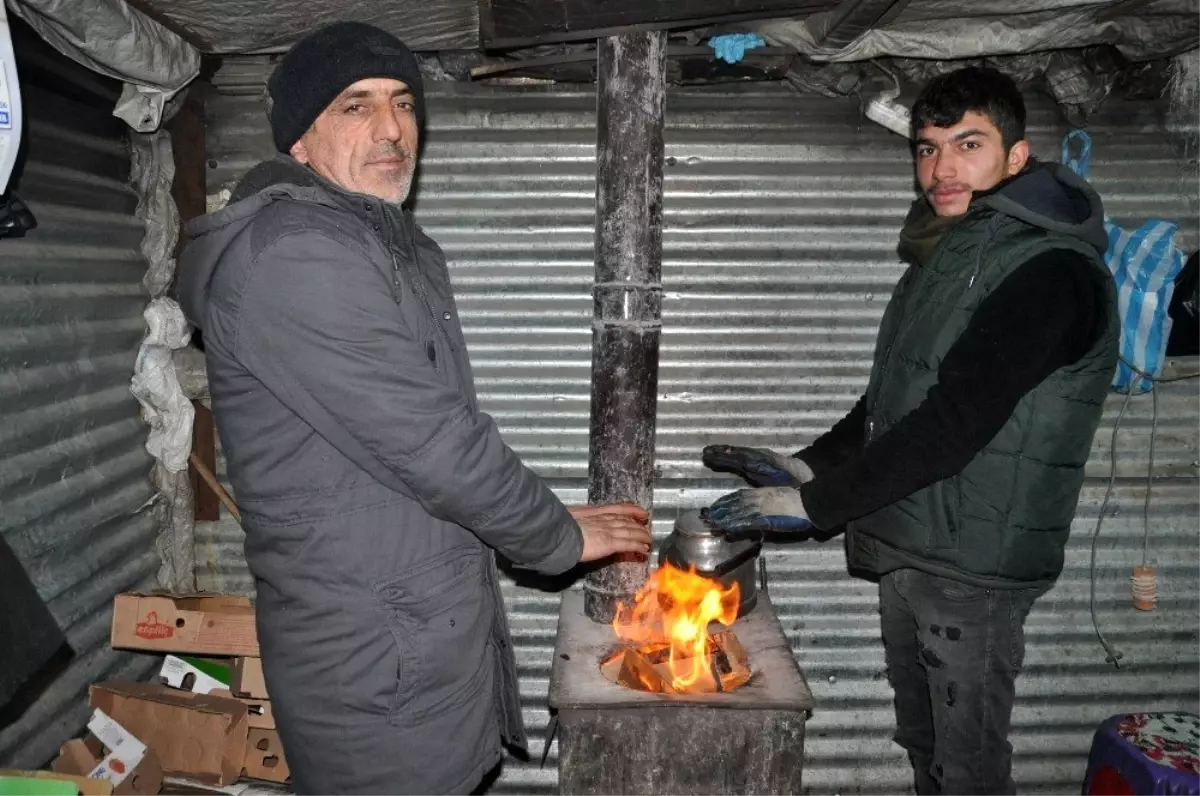 Yüksekova\'da soğuk hava hayatı olumsuz Eietkiliyor