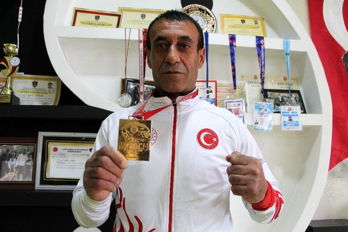 52\'lik muay thai şampiyonu, dünya şampiyonasına hazırlanıyor