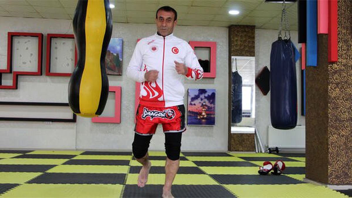 52\'lik muay thai şampiyonu, dünya şampiyonasına hazırlanıyor