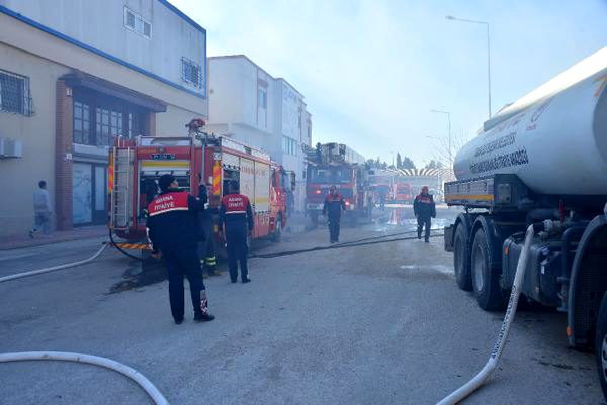 Adana\'da mobilya atölyesinde yangın