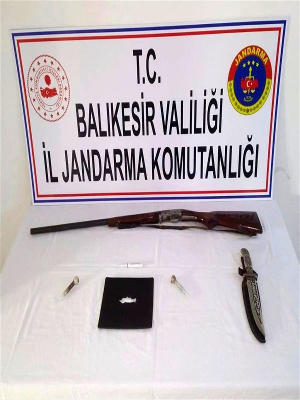 Balıkesir\'de uyuşturucu operasyonunda iki kişi gözaltına alındı