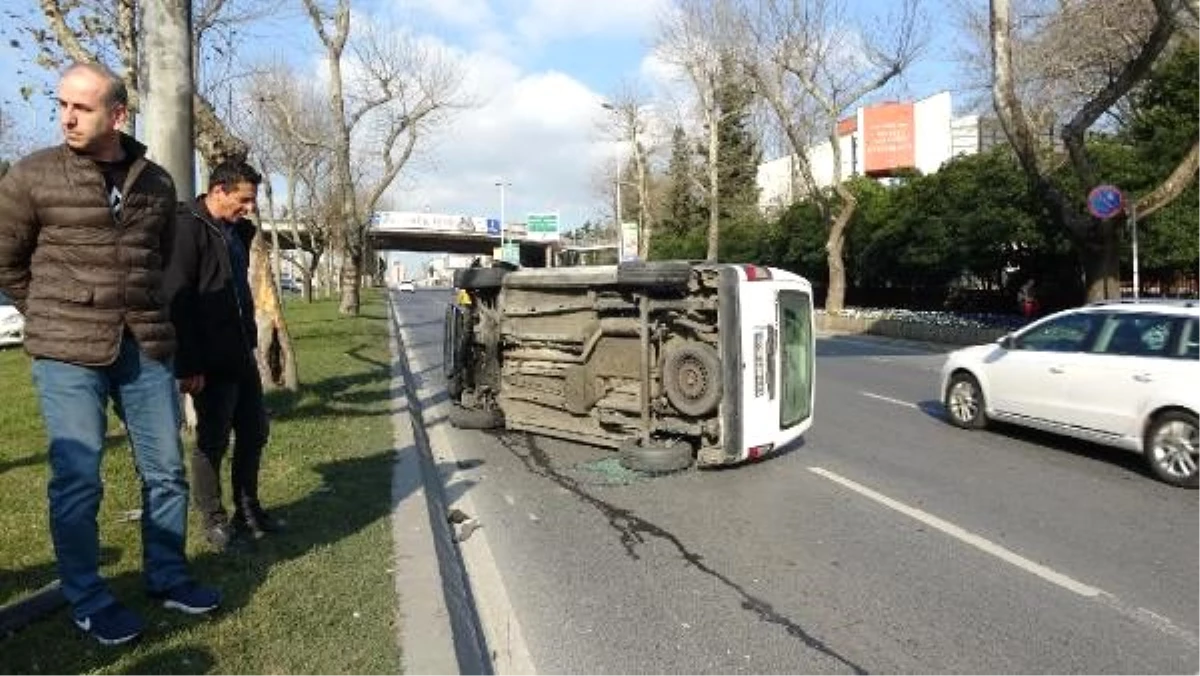 Beşiktaş\'ta kırmızı ışıkta geçen sürücü kaza yaptı
