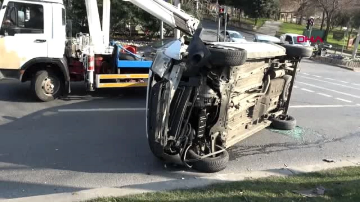 Beşiktaş\'ta kırmızı ışıkta geçen sürücü kaza yaptı
