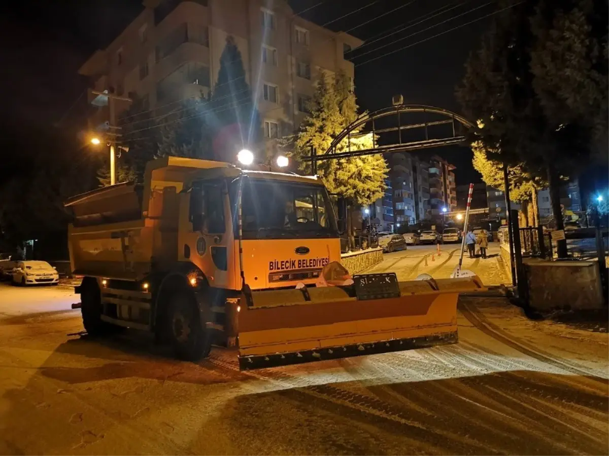 Bilecik\'te ekipler kar mağduriyeti yaşanmaması için gece boyunca teyakkuzda kaldı