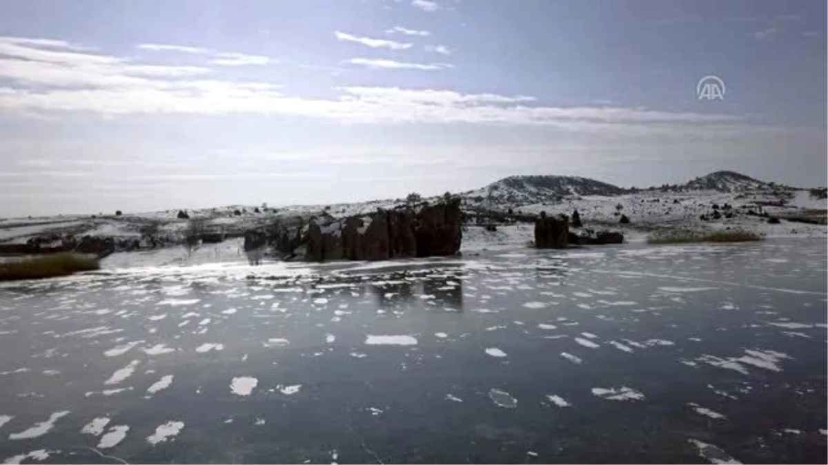 Buz tutan Emre Gölü\'nde sema gösterisi
