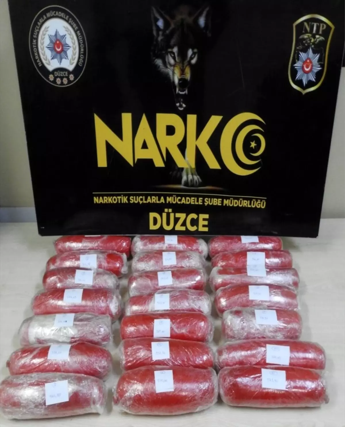 Düzce\'de aracında 12 kilogram esrar ele geçirilen şüpheli tutuklandı