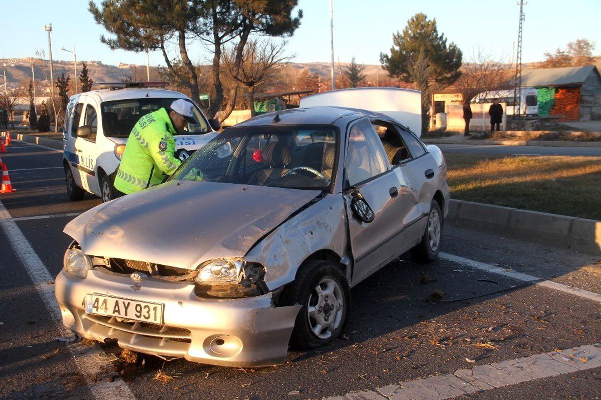 Elazığ\'da trafik kazası: 4 yaralı