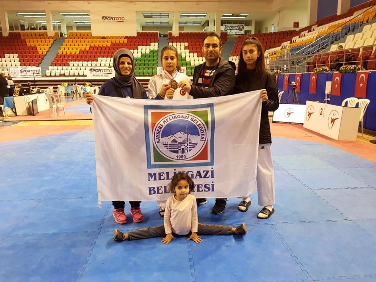 Fatma Arslan, Gençler Taekwondo Şampiyonası\'nda Türkiye Üçüncüsü oldu