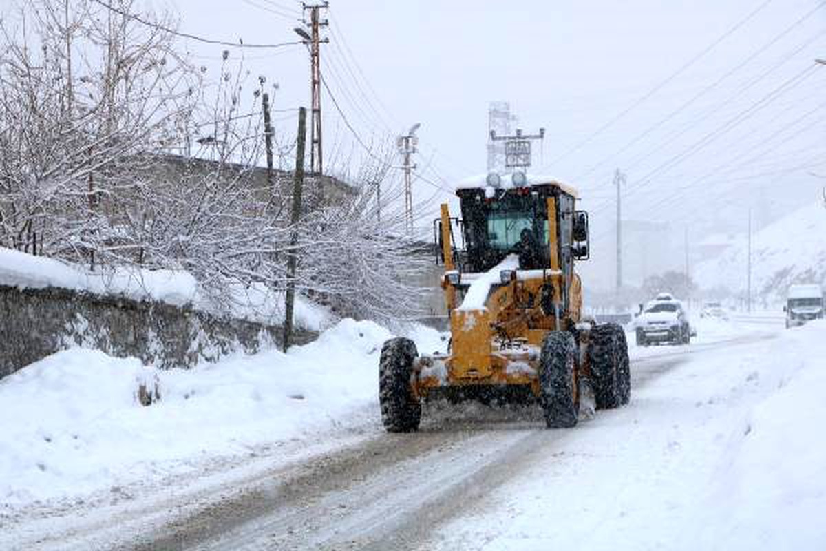 Hakkari\'de 28 köy ve 97 mezra yolu ulaşıma kapandı