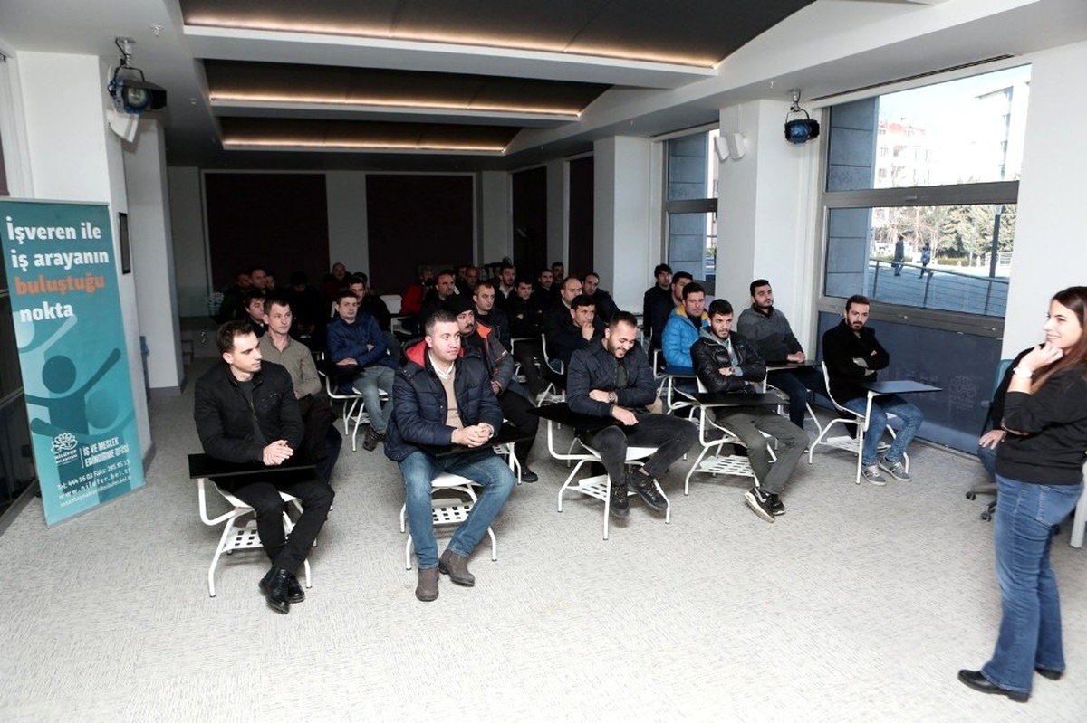 İş arayanlarla işverenler belediyede buluşuyor