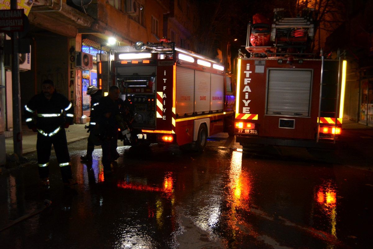 İslahiye\'de yanan ev kullanılamaz hale geldi