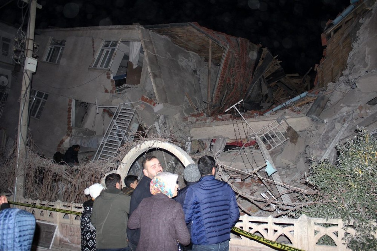 İstanbul Vali Yerlikaya\'dan Elazığ depremine ilişkin açıklama