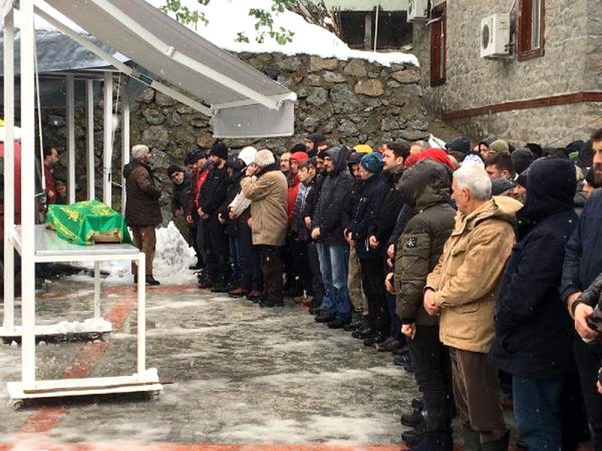 Kar topu oynarken başına kaya parçası düşen Metehan öldü (2)