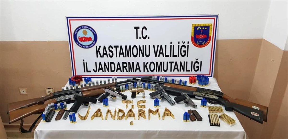 Kastamonu\'da silah kaçakçılığı iddiasıyla 5 şüpheli yakalandı